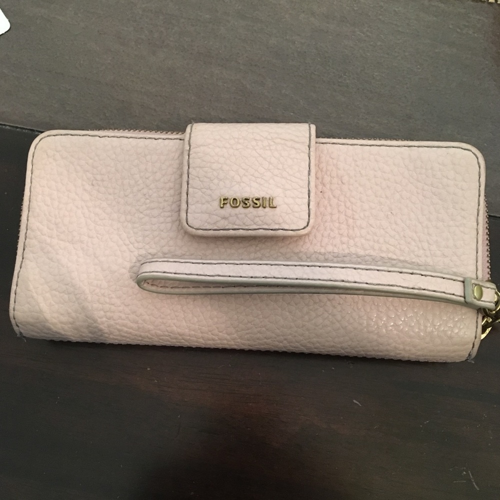 fossil leather wristlet
